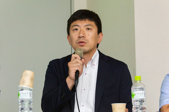 郡司直孝 氏