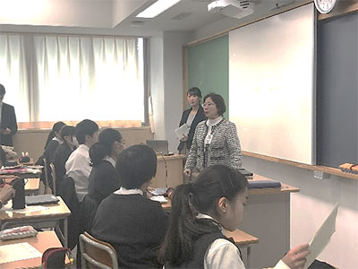 授業の最後には中村純子先生をはじめとした先生方より指導講評が行われた。