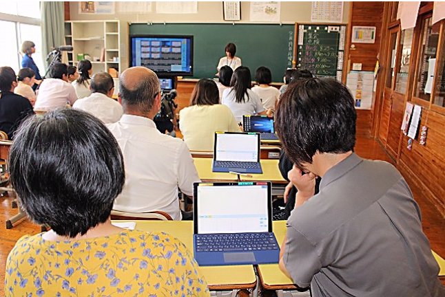 東方中学校英語科の授業の様子