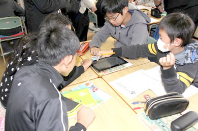 写真:ICT機器を活用した授業公開を行いました