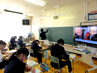 写真:ICTを活用した社会科の授業での実践