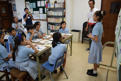 写真:『パナマ新聞』の作成・発表と現地校との意見交換
