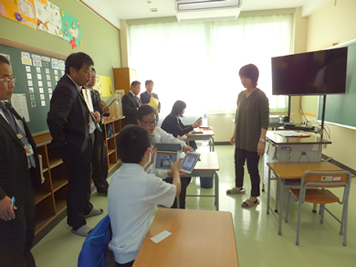 写真:会話アプリを活用した自立活動の授業