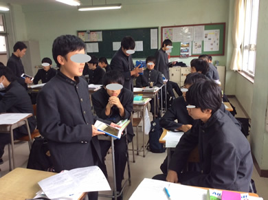 写真:英語でプレゼンテーション~県高校英語研究会地区大会実施