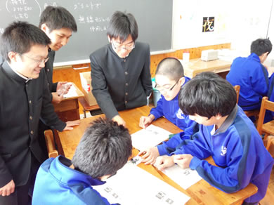 写真:沼津市内の中学校へ出前授業(キャリアレクチャー)