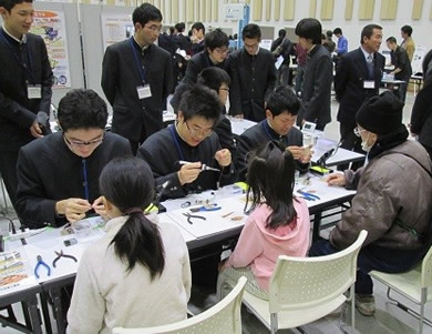 写真:「科学と技術のひろば」に参加しました。
