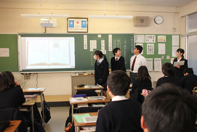写真:秀明大学学校教師学部公開研究授業で学び合いました