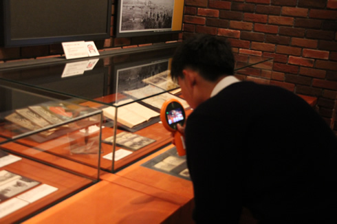 写真:ぼうけんくんで歴博を探索
