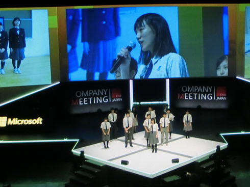 写真：Company Meetingにおけるプレゼン