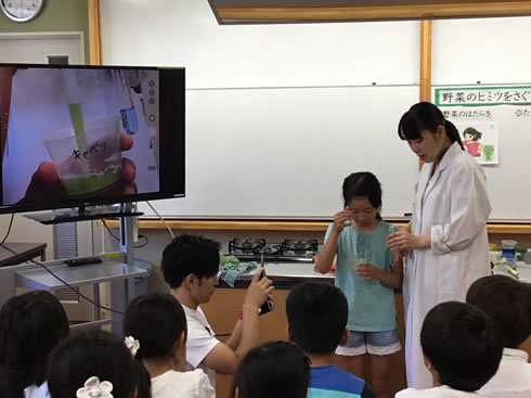 写真：食育学習　～野菜のヒミツをさぐろう～