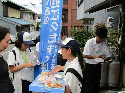 写真：販売実習におけるPOSアプリの活用