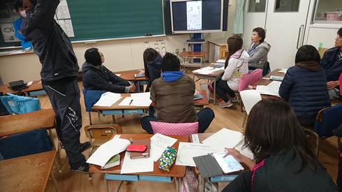 写真：公開授業にむけての指導案検討会