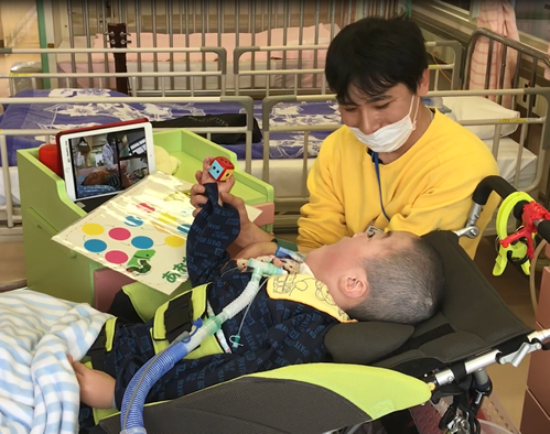 写真：３地点の病室をつないだ多元中継による協働学習