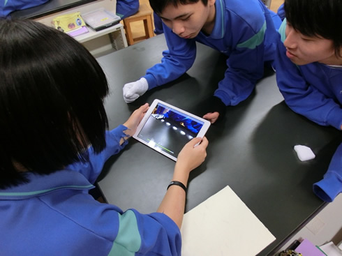 写真：iPadで等速直線運動が一目瞭然