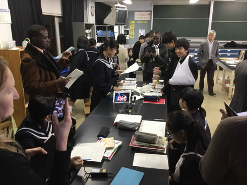 写真：WALS（世界授業研究学会）School Visit での全教科探究学習の公開