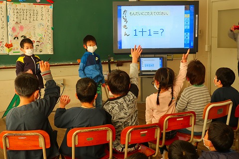 写真：「ICT機器活用の日常化～小学校1年生の成長～