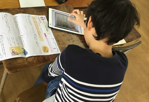 写真：テストをiPadが読み上げる