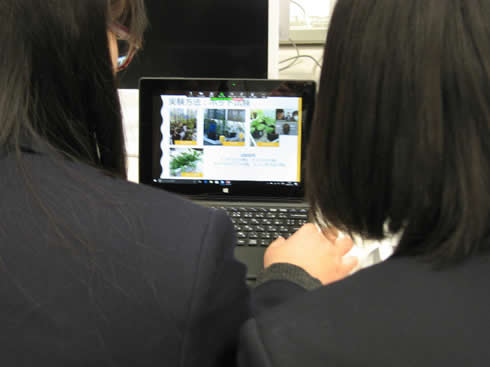 写真：ｗeb会議室Ｚoomを活用した科学の課題研究活動