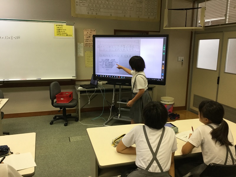 写真:学び合いにおけるICTの活用(算数科 第6学年)