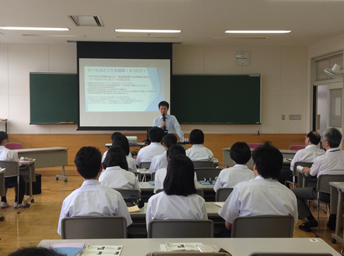 写真：「やってみよう！ビブリオバトル」校内研修会