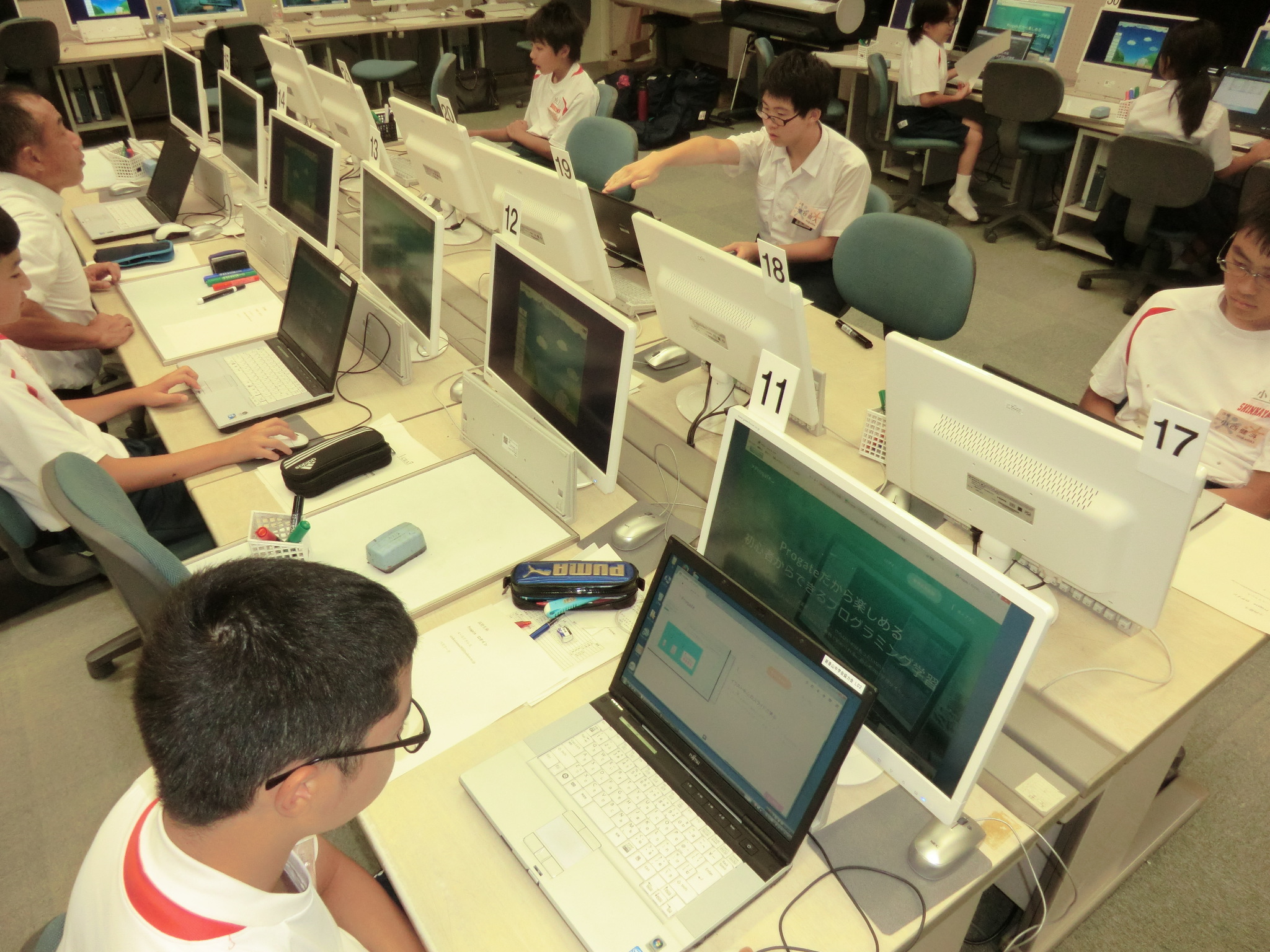 写真：情報セキュリティキャンプでホワイトハッカーの育成