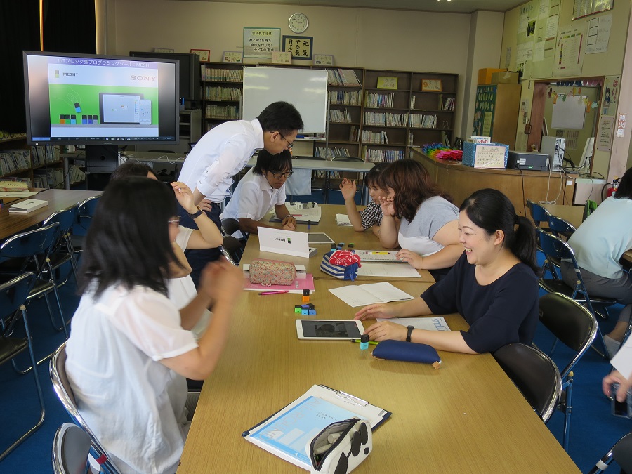 写真：プログラミング教育に関する校内研修