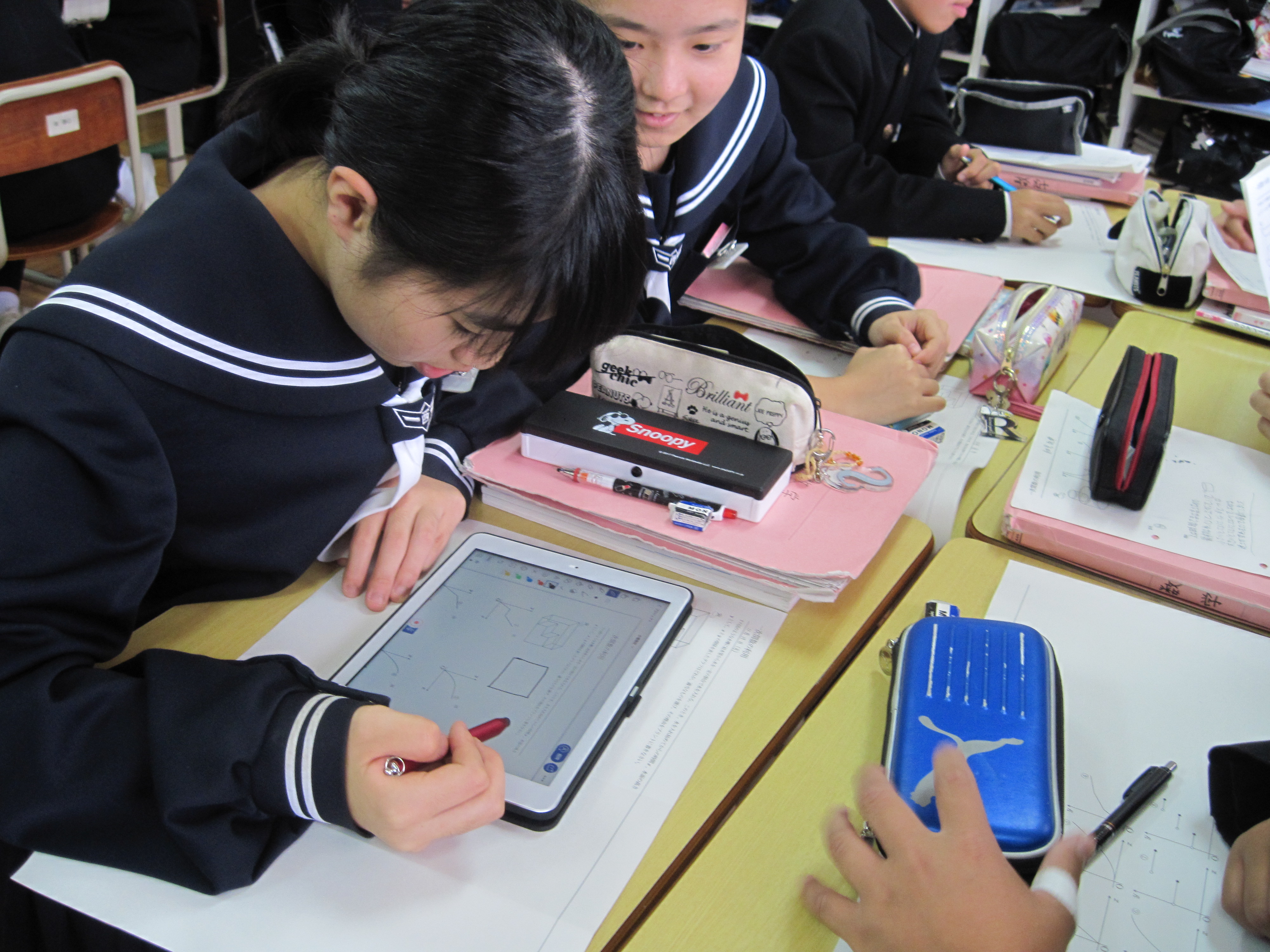 写真：予習と対話を核にした授業　中学校2年生数学「一次関数」