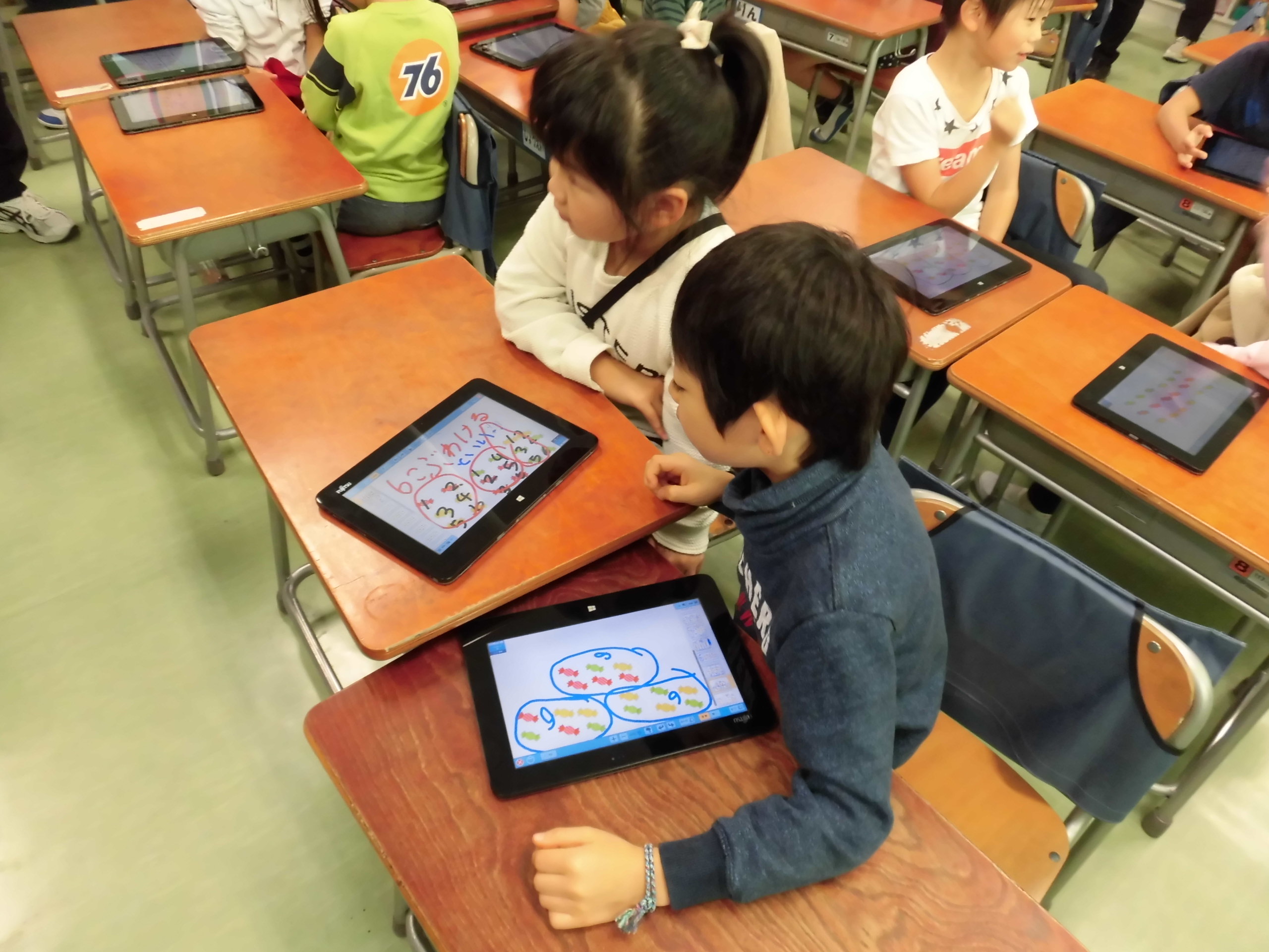 写真：タブレットに挑戦！