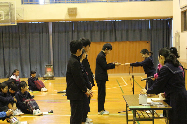 写真：動画コンテスト表彰を行いました。