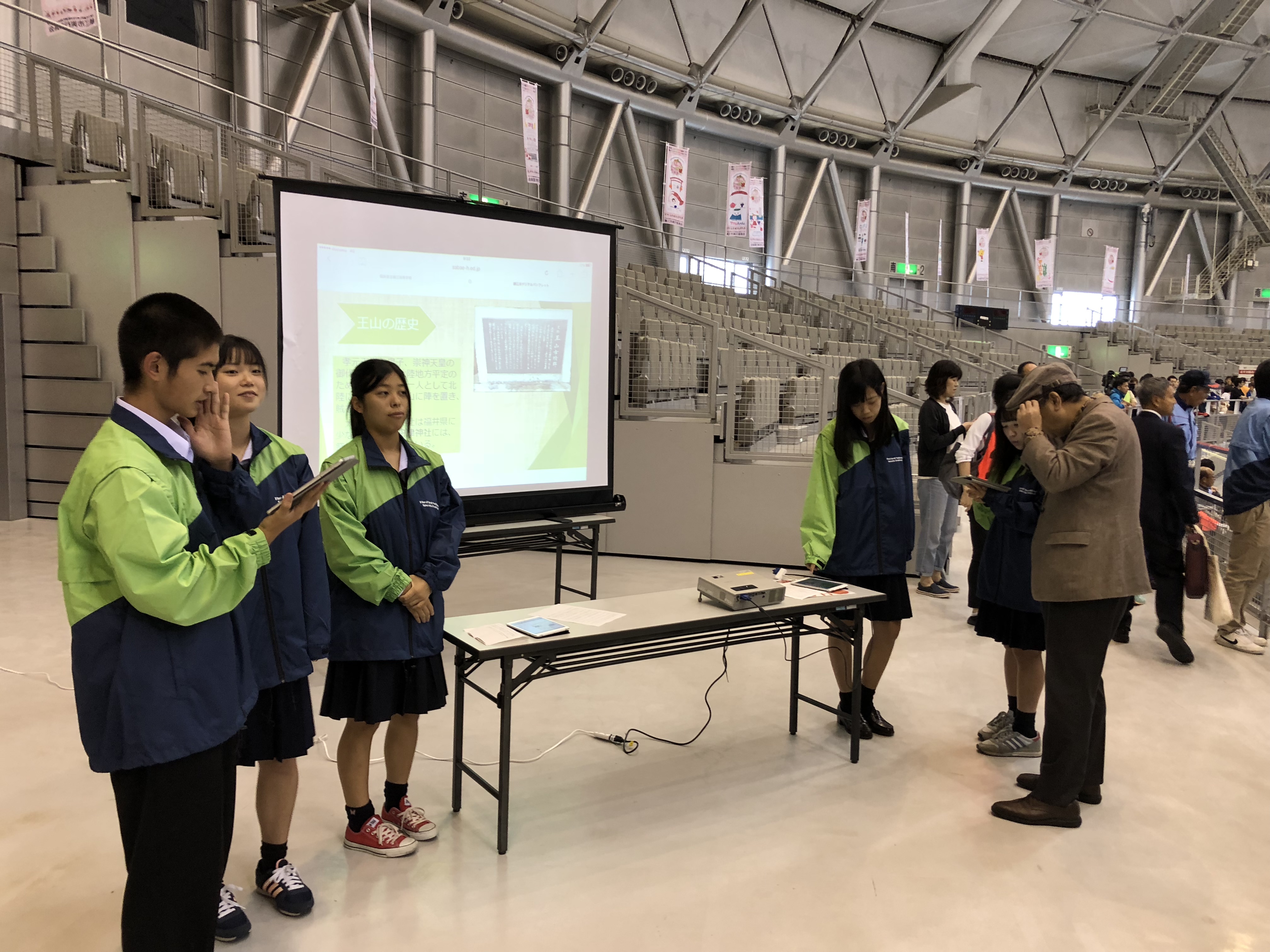 写真：福井国体サンドームでデジパンをプレゼンしました。