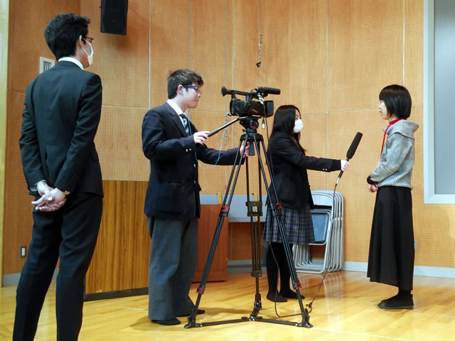 写真：地域と学校のニュース番組「なばテレ！」技術指導