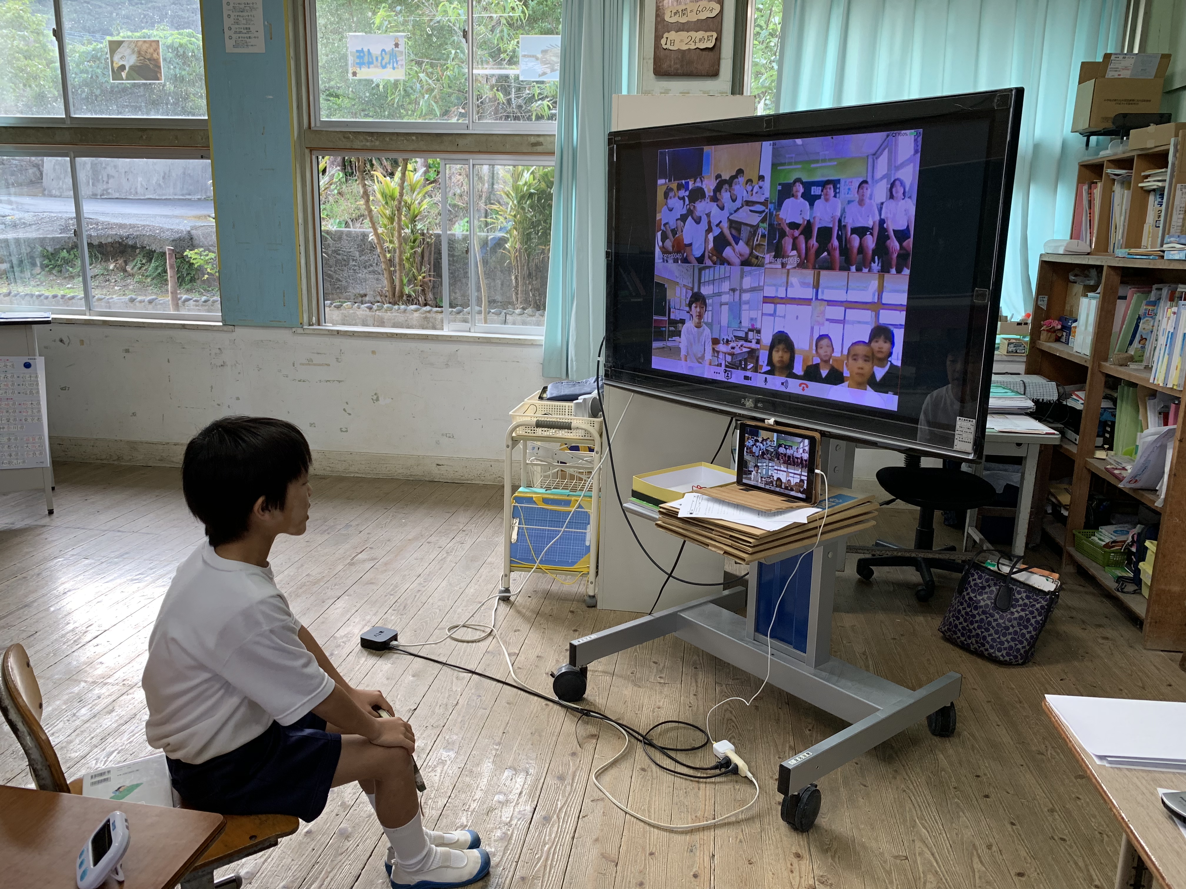 写真：他校の小学生と英語･音読交流をしました