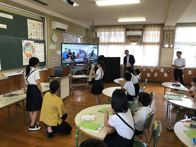 オーストラリアの州立小学校とリアルタイムのビデオ会議（５年生）