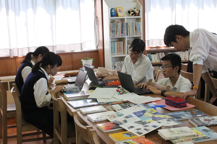 文理科学科１年生「みらい学Ⅰ」Chromebookの活用風景