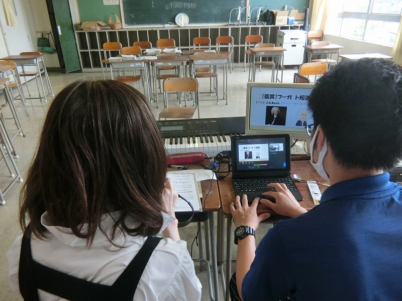 写真：オンライン授業を試行しました