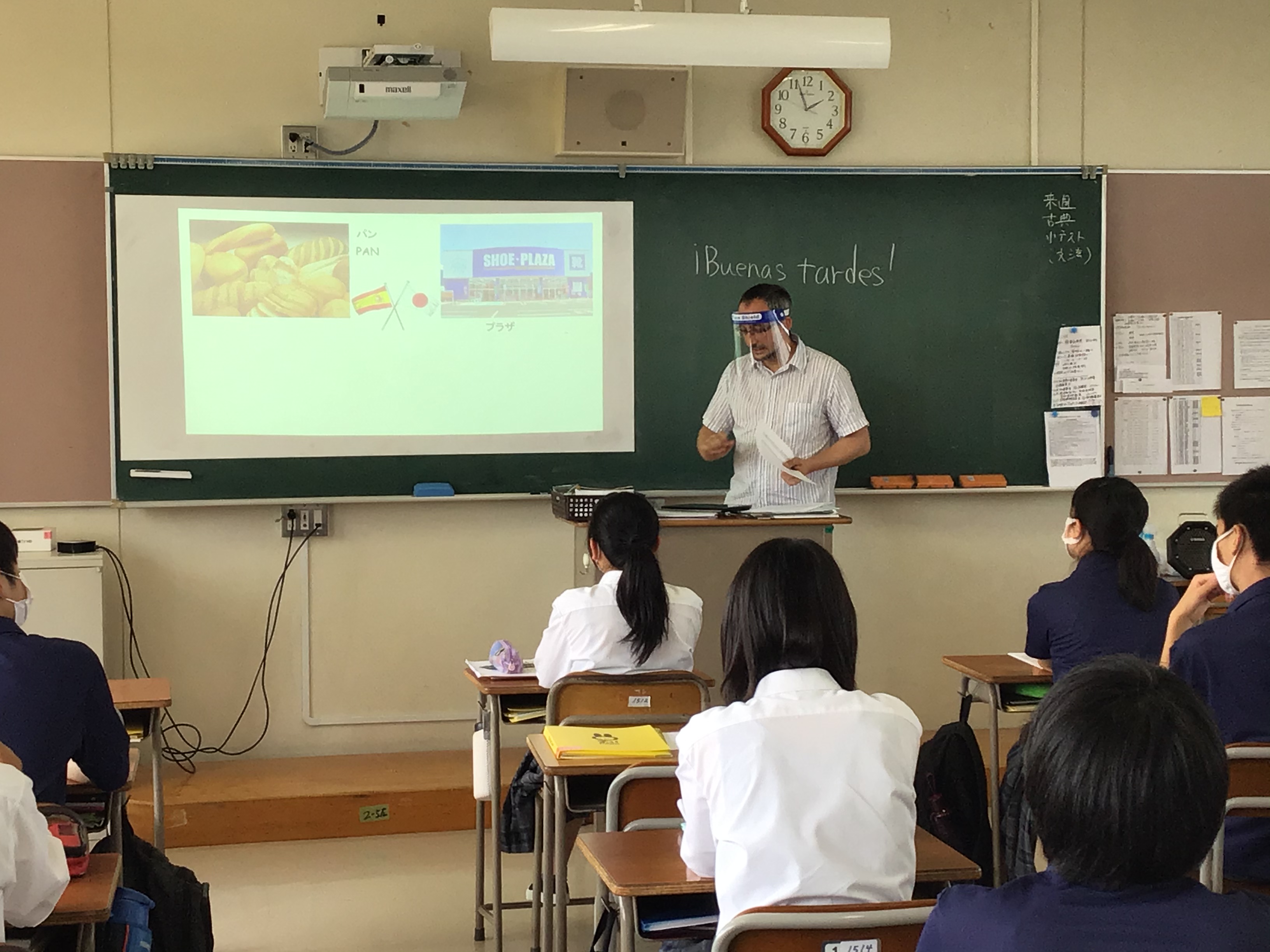 写真：５ヶ国語を学び、世界を知る。