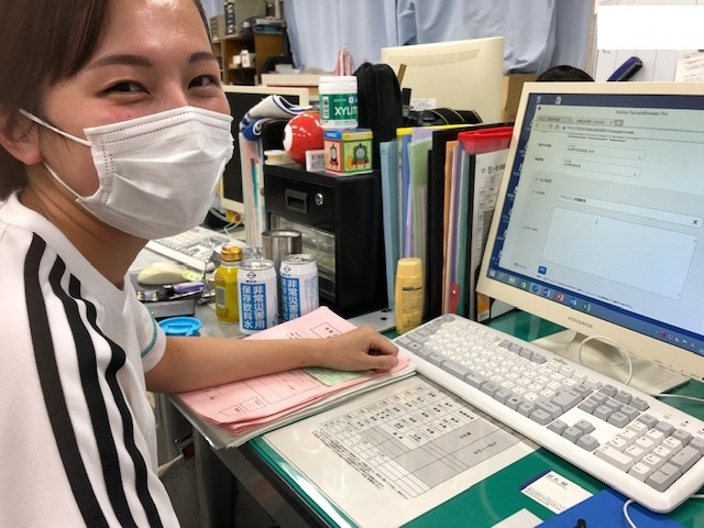 写真：双方向コミュニケーションツールで家庭とラクラクつながってます♪