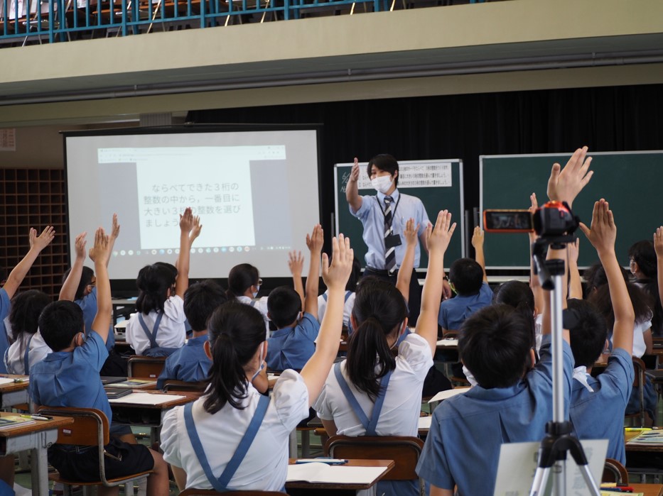 写真：公開研究会を行いました。