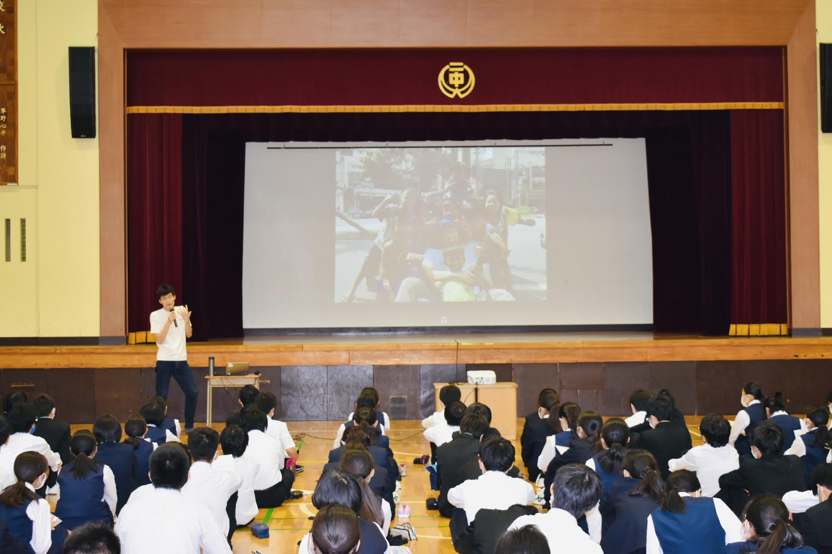 写真:「フリーランス国際協力師」人気Youtuberの原寛太さんより講演