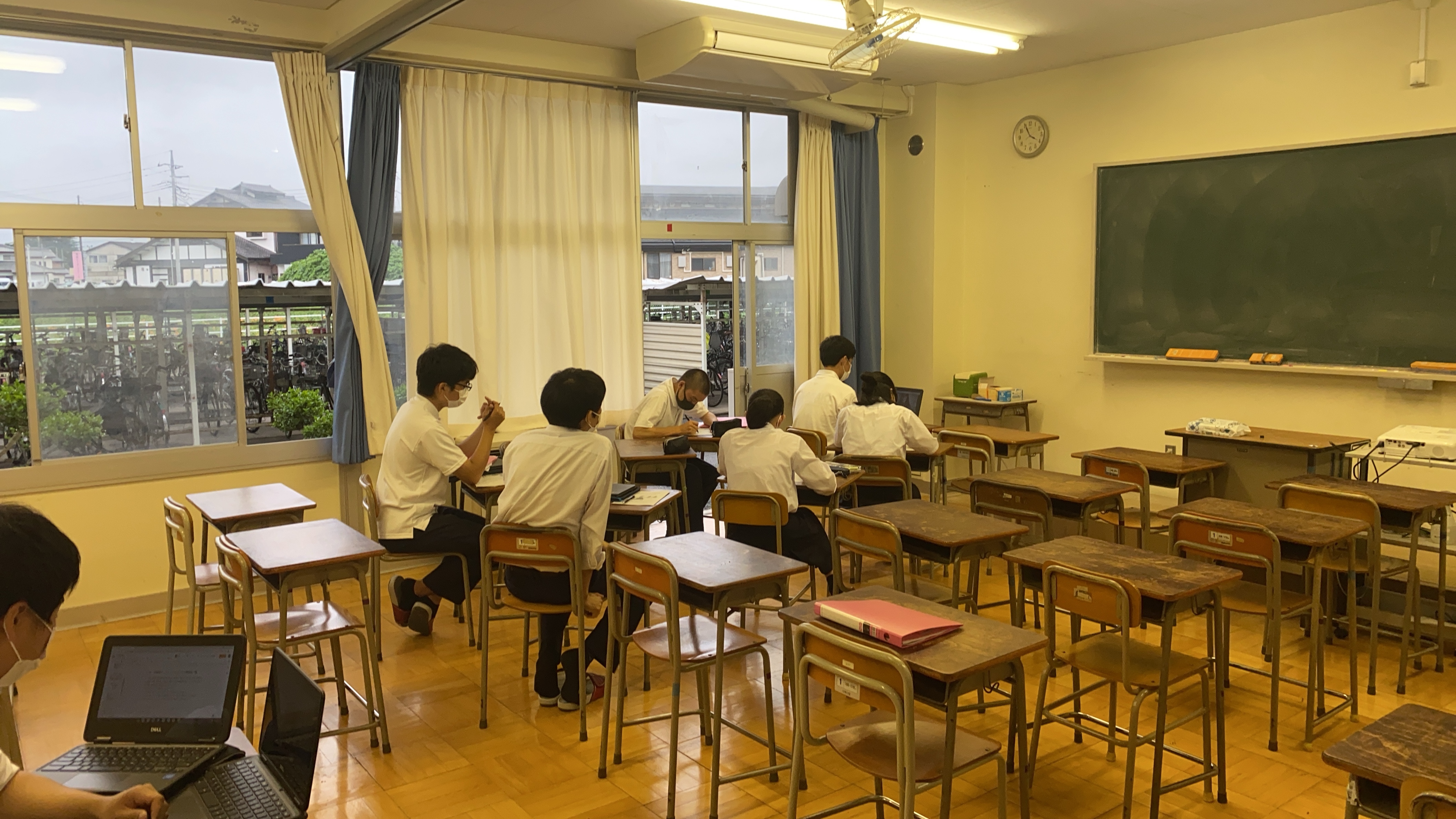 学生アドバイザーによる探究活動へのアドバイス