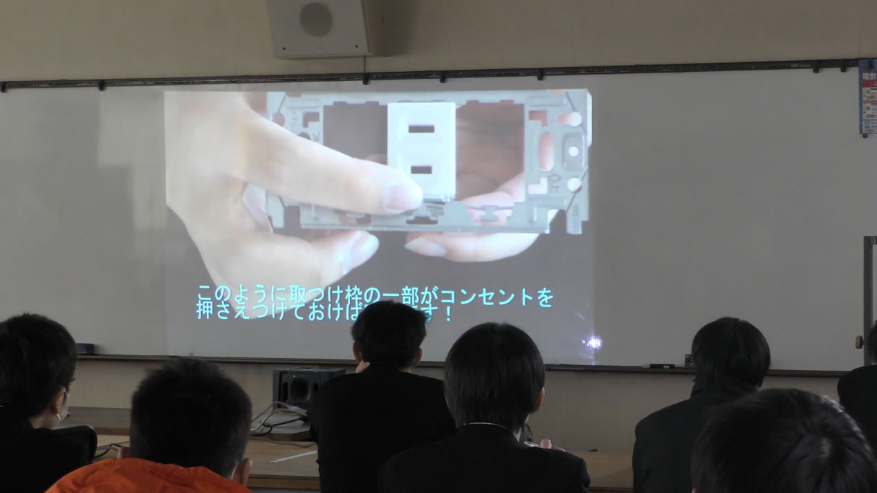 写真：改善点を盛り込んだ完成動画を実際に授業で活用しました。