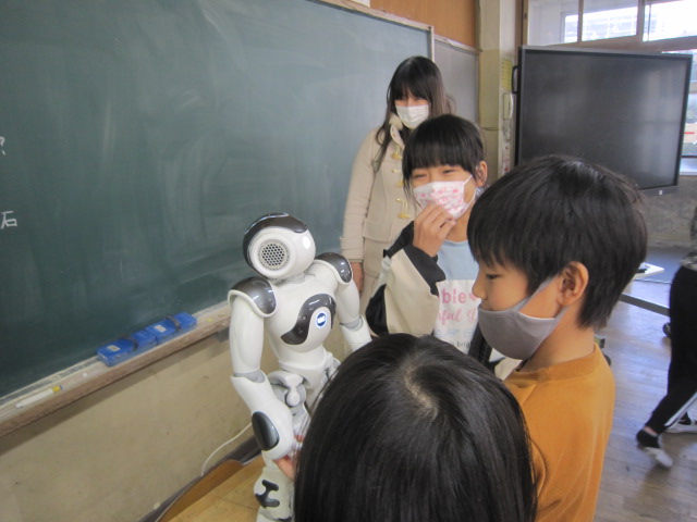 AIロボットを活用したSTEAM教育の実践