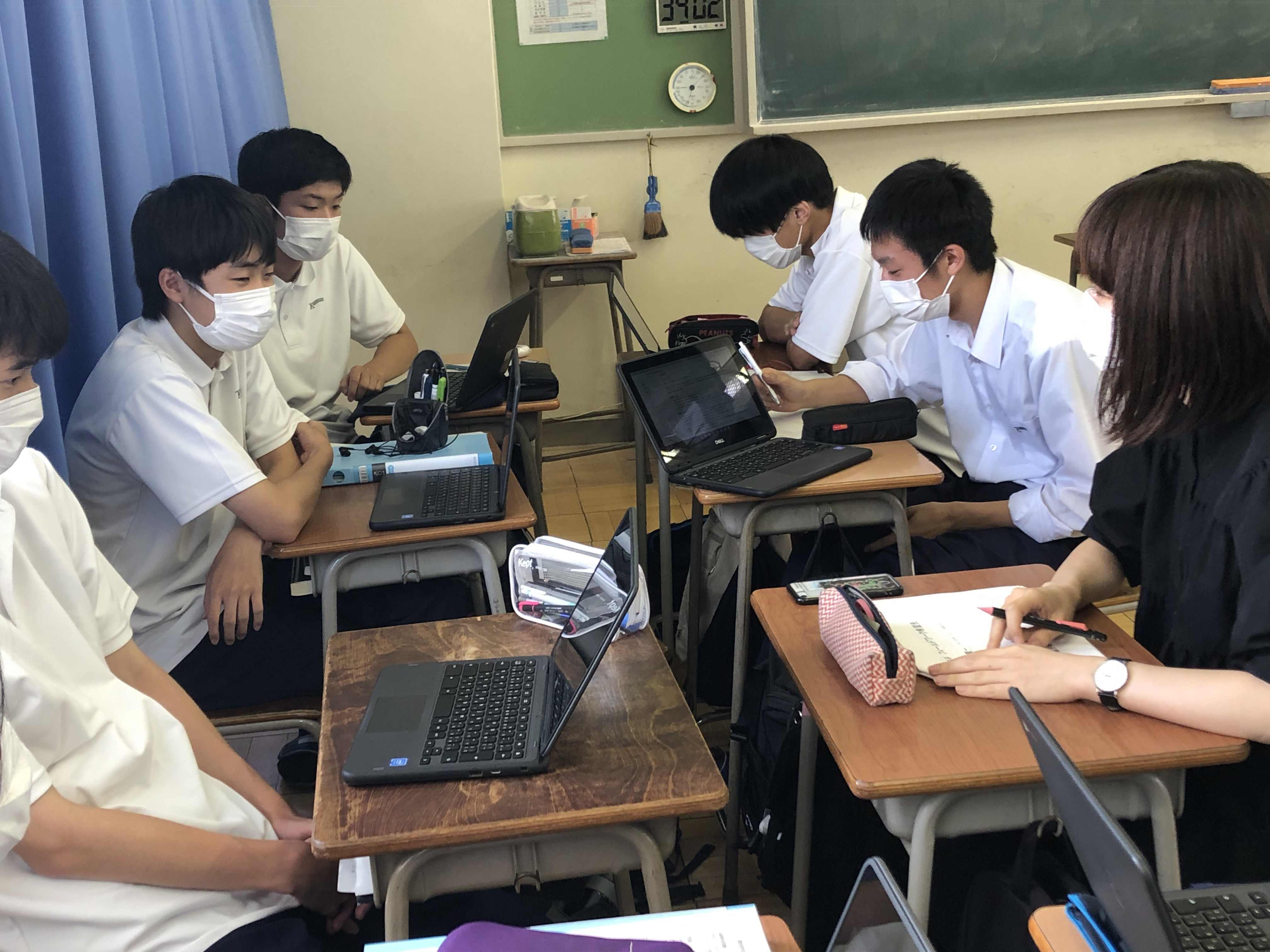 写真：学生アドバイザーによる外部評価