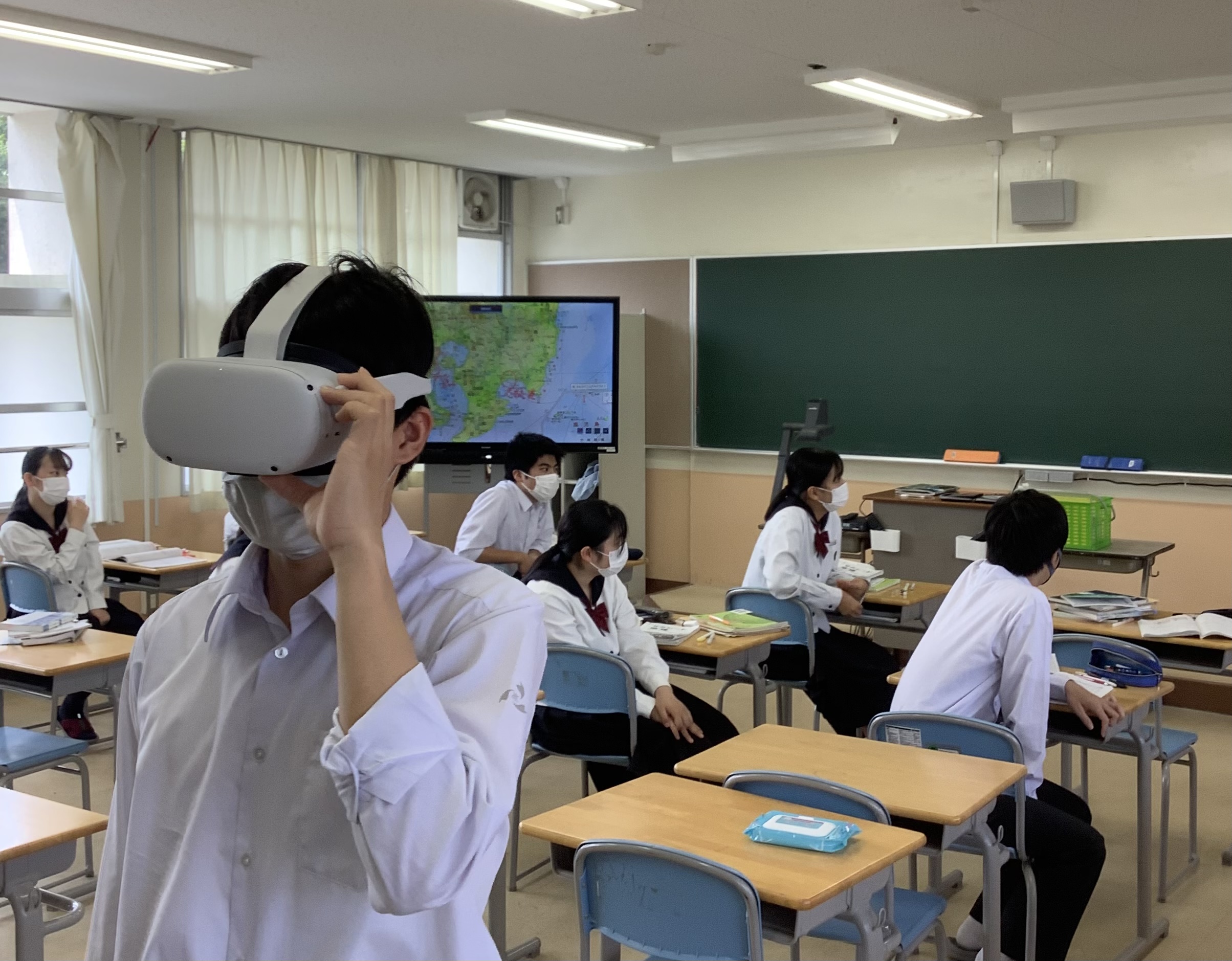 VRゴーグルを活用した授業内容の振り返り（高校地理B）