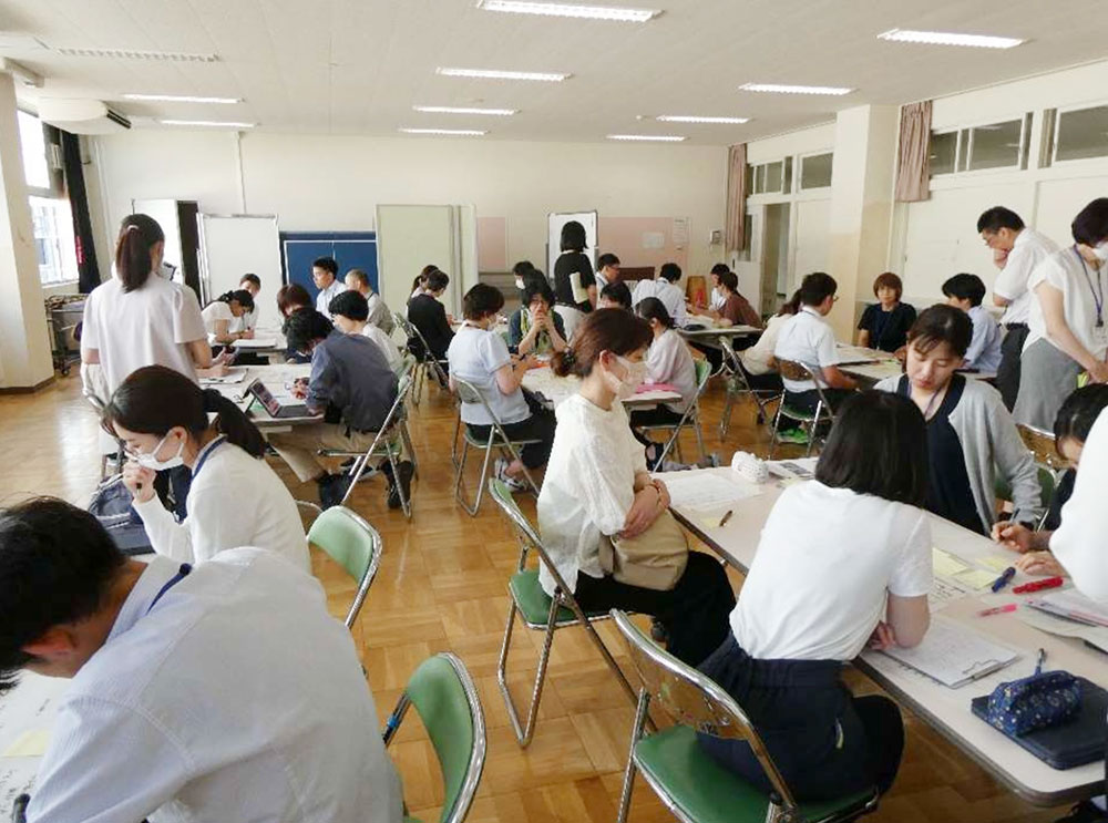 写真:対話を通して学びを深める子どもの育成 ~授業研修会~
