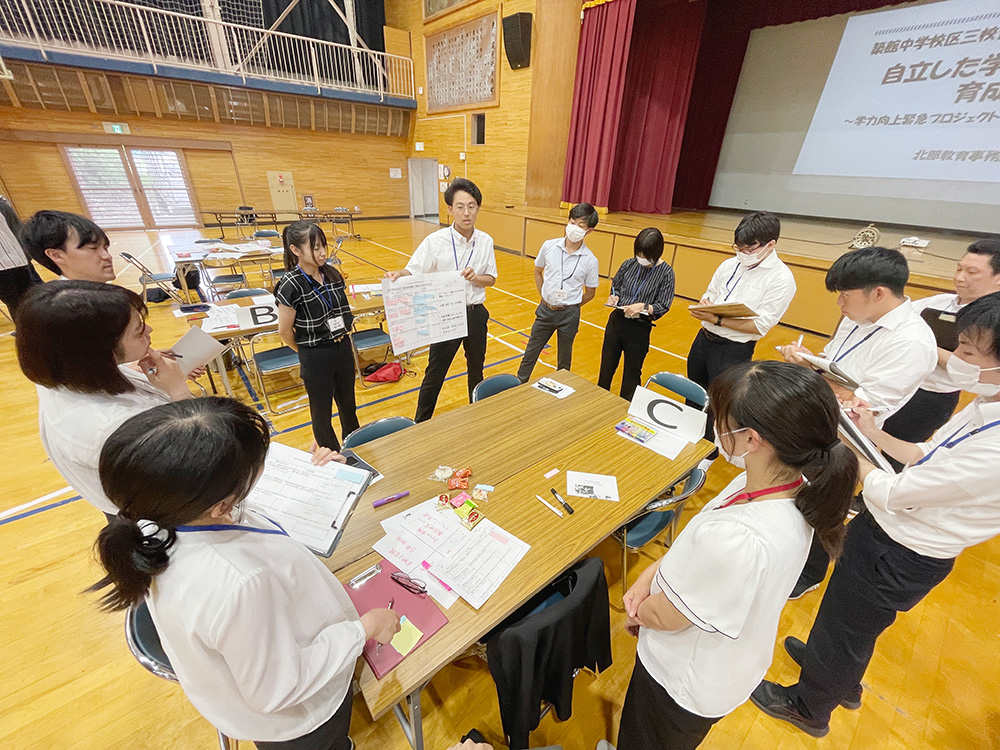 写真:中学校区三校合同研修会