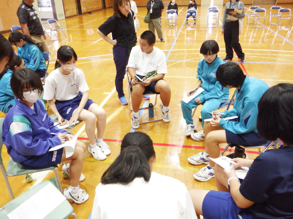 写真:二校間交流会においての収穫祭