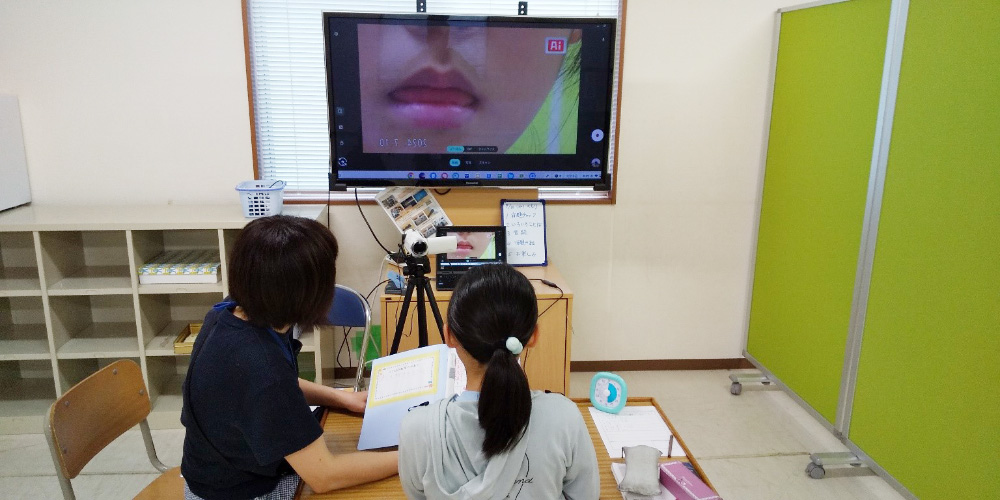 写真：各種機材を使用したSTとの連携授業スタート！