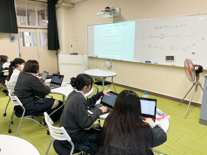 写真:ビジネス系列「ビジネス基礎」の授業でビジネスプラン(初級編)の授業をしました!