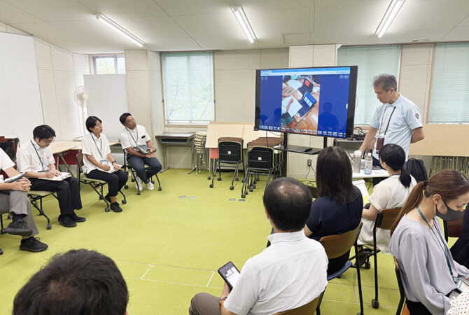 「小・中合同公開研究会」を行いました